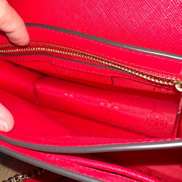 Tory Burch Red Emerson Envelope Adjustable Chain Shoulder Bag - Picture 8 of 13